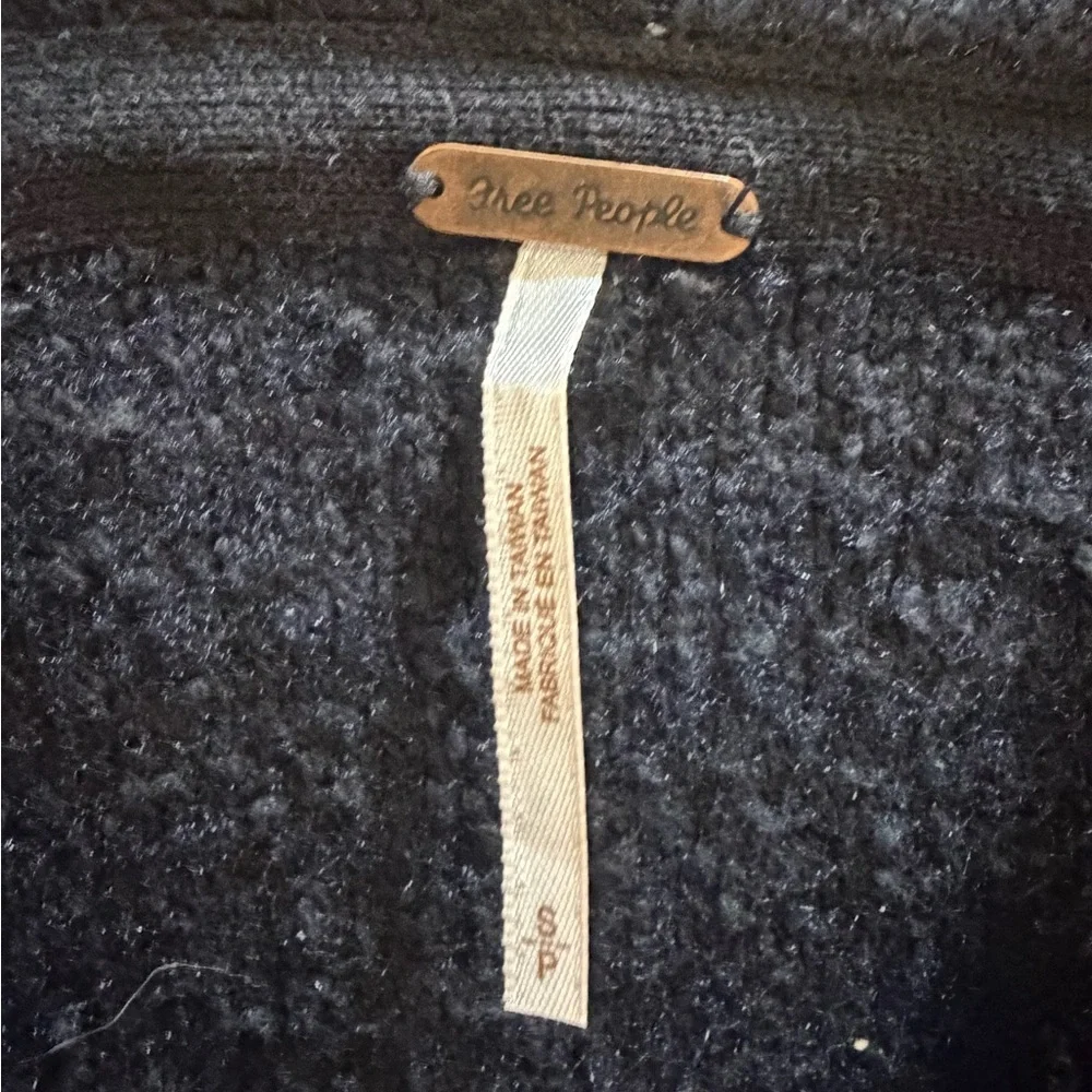 Free People Black Popcorn V-Neck Sweater Whimsigoth Minimalist Size Small - Picture 4 of 6